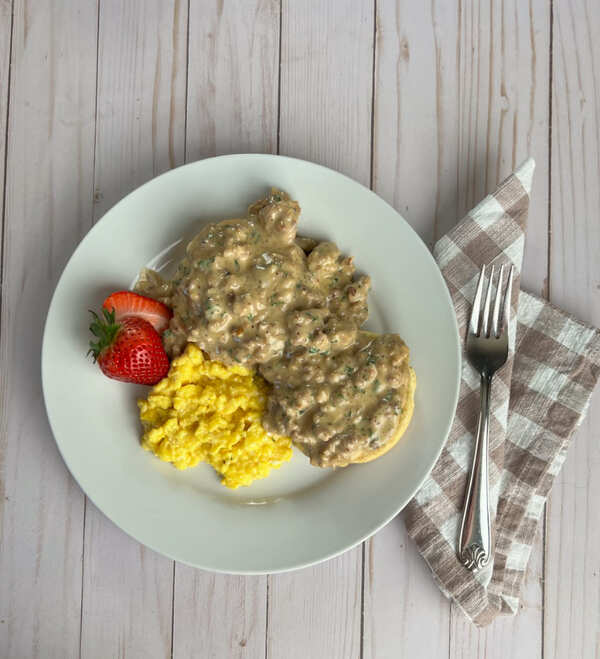 Easy Biscuits and Gravy Breakfast